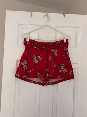 Red Floral Paperbag Waist Shorts / Tie Belt High-Waisted Summer Shorts (Medium)
